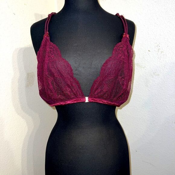 Beautiful lace bra  - Picture 1 of 4